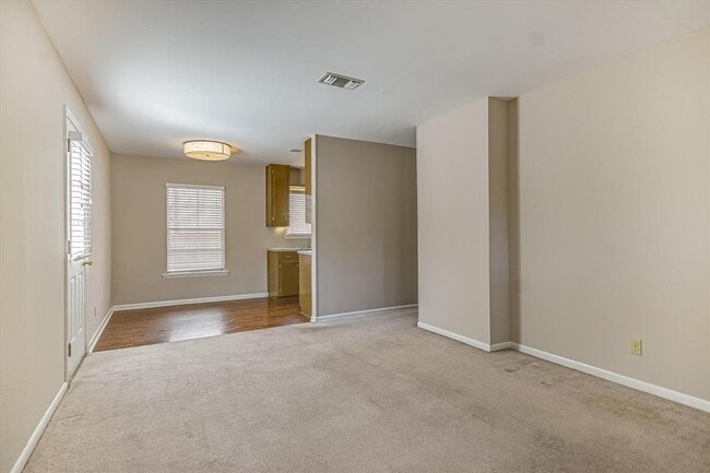 Building Photo - 1000 Possum Trot St