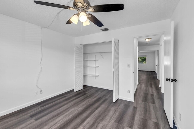 Building Photo - 6813 Via Regina