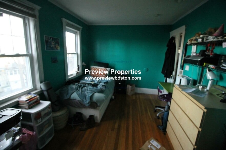 Building Photo - 169 Winchester St