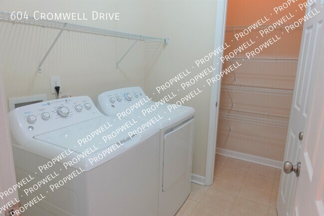 Building Photo - 604 Cromwell Dr