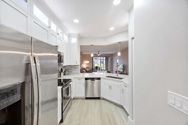 Building Photo - 886 Tanbark Dr