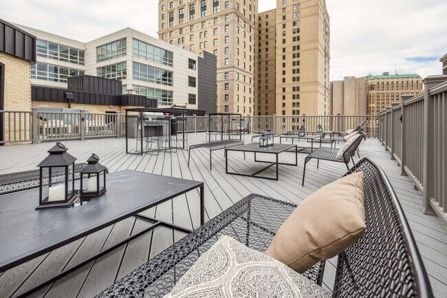 Building Photo - 111 State St