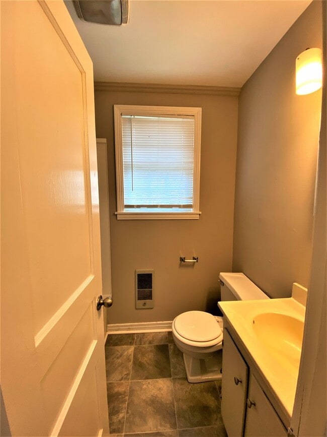 Building Photo - 982 Woody Hills Dr