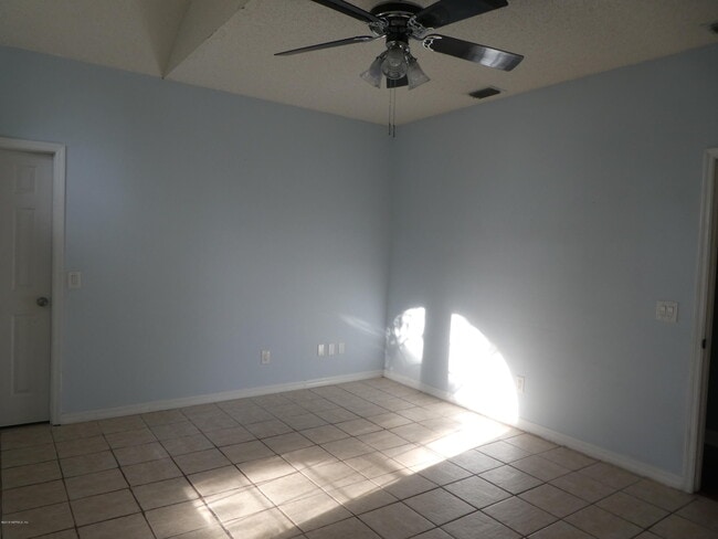 Building Photo - 8804 Ivymill Pl N