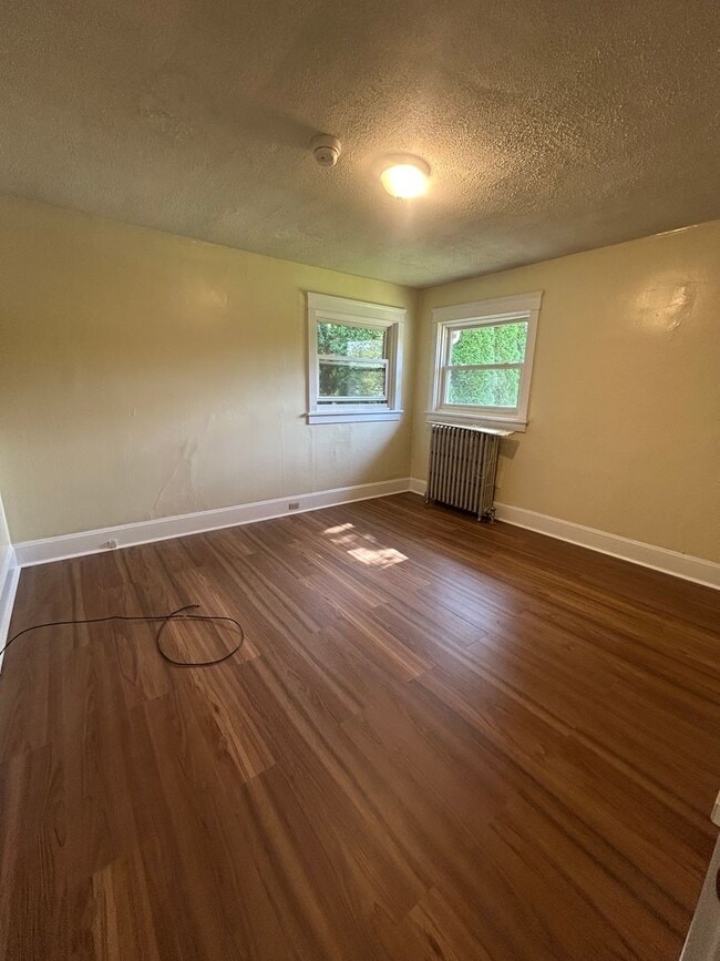 Building Photo - Charming 3-Bed, 1-Bath Home on Gill Street...