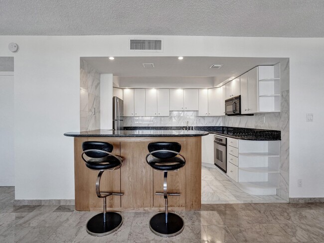 Building Photo - 1400 S Ocean Dr