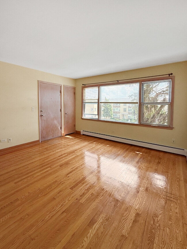 Building Photo - 8514 W Catalpa Ave