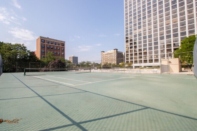 Building Photo - 4343 N Clarendon Ave