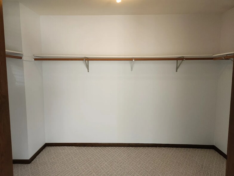 Walk-In Closet Master Bedroom - 8306 Berkhansted Ct