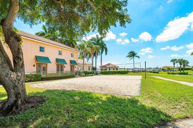 Building Photo - 135 Yacht Club Way