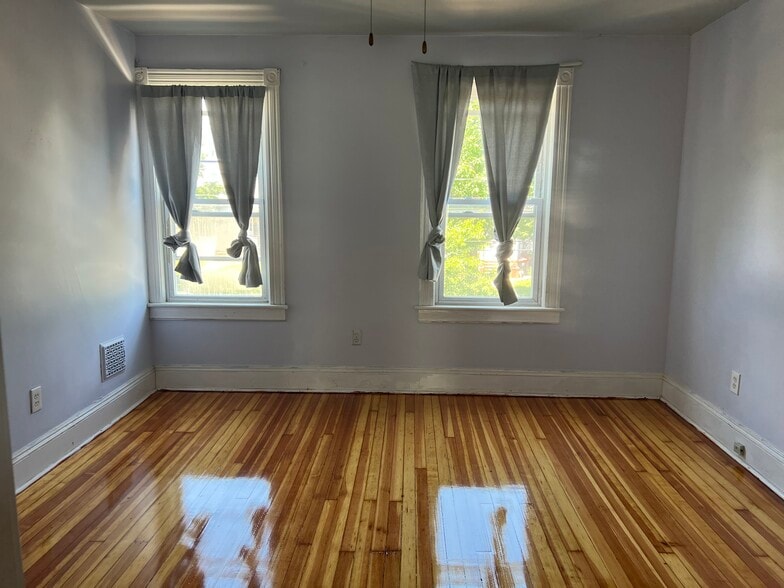 Building Photo - 16 Elmwood Ave