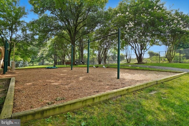 Building Photo - 5904 Mt Eagle Dr