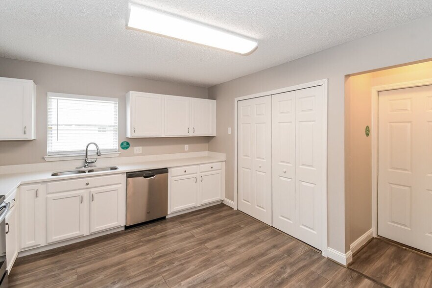 Building Photo - 3347 Double Ln