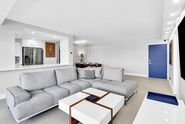 Building Photo - 2701 N Ocean Blvd