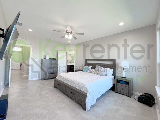 Building Photo - 4708 Ensenada Ave