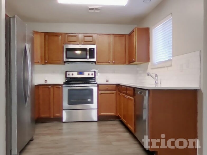 Building Photo - 23634 W Tamarisk Ave