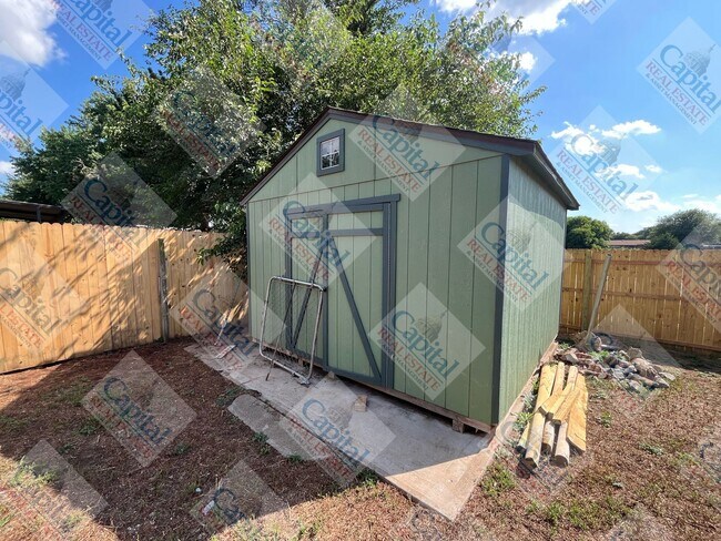 Building Photo - 804 Ranchoak Dr
