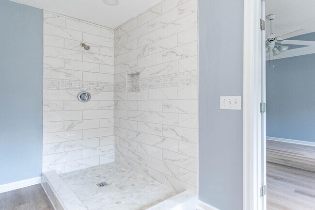 Building Photo - 9300 Greythorne Way