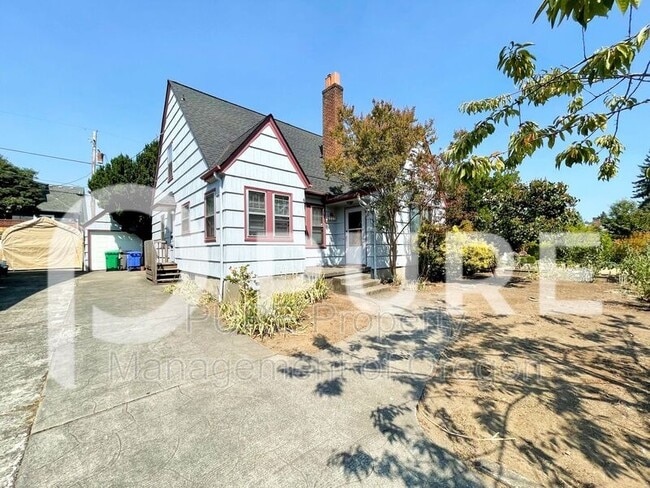 Building Photo - 6945 NE Sacramento St