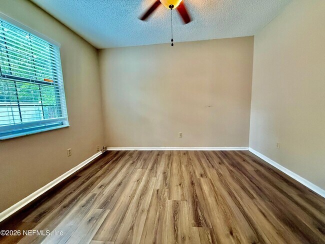 Building Photo - 4949 Azure St