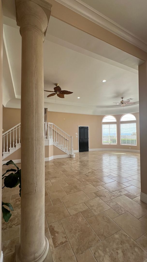 Building Photo - Coastal Living Awaits