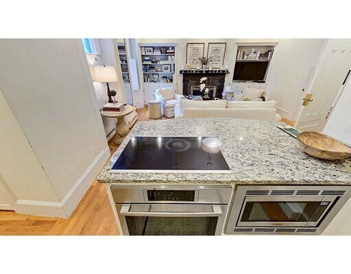 Building Photo - 15 Temple St