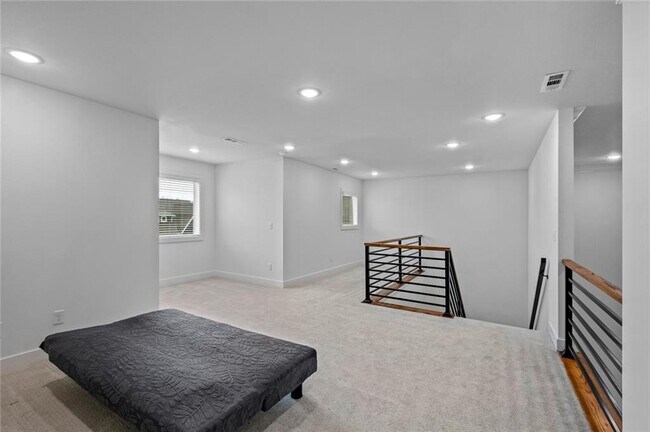 Building Photo - 2710 S 20th St