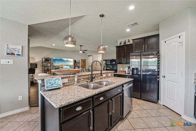 Building Photo - 3303 Vineyard Trail