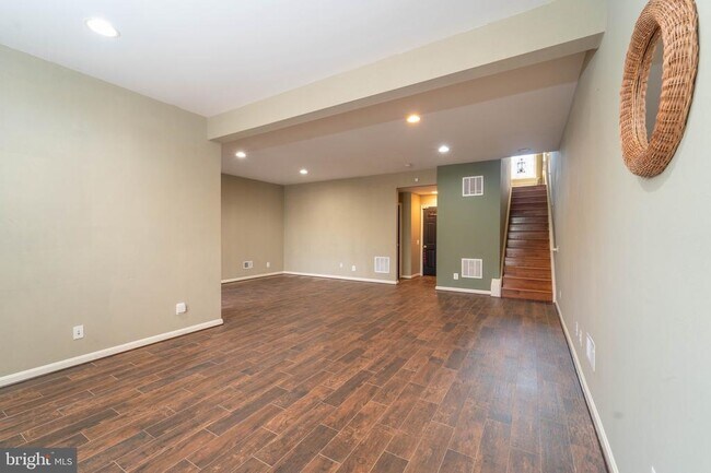 Building Photo - 5237 Jule Star Dr