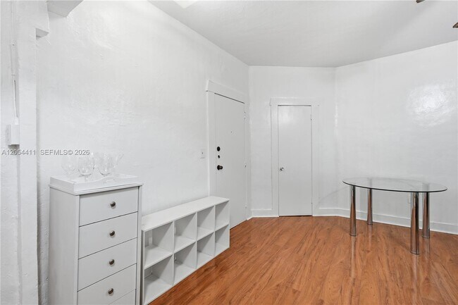 Building Photo - 3409 S Le Jeune Rd