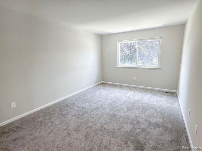 Building Photo - 41856 Langley Dr