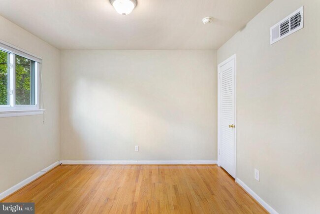 Building Photo - 6503 Friars Ct