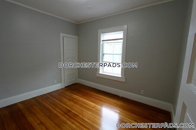 Building Photo - 137 Pleasant St