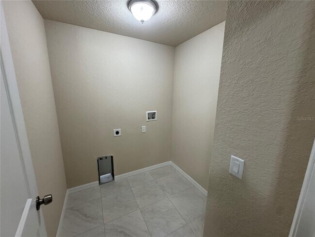 Building Photo - 6344 N Matheson Dr