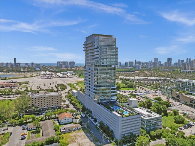 Building Photo - 114 SE 8th St