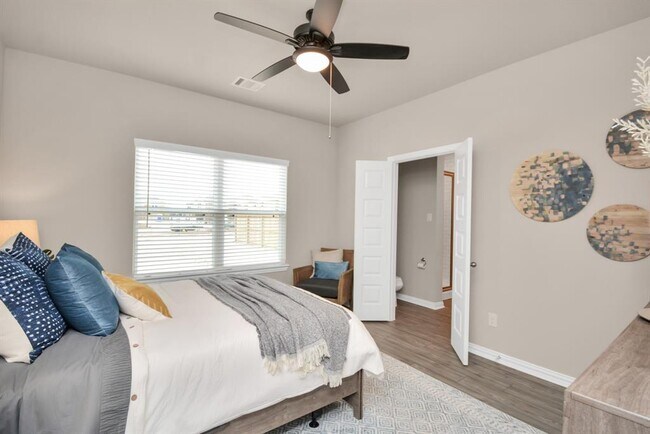 Building Photo - 4603 Aurora Gln Dr