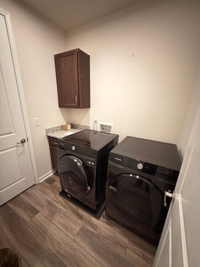 Building Photo - 1 Block from Downtown Kannapolis