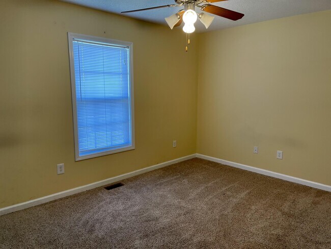 Building Photo - 114 Mountain Creek Ct