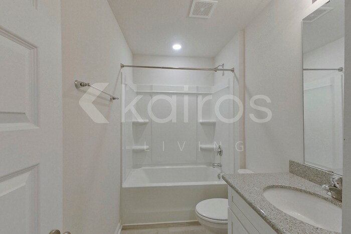 Building Photo - 389 Monarch Ln