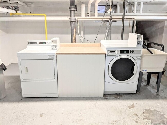 Building Photo - 1010 Trout Brook Dr