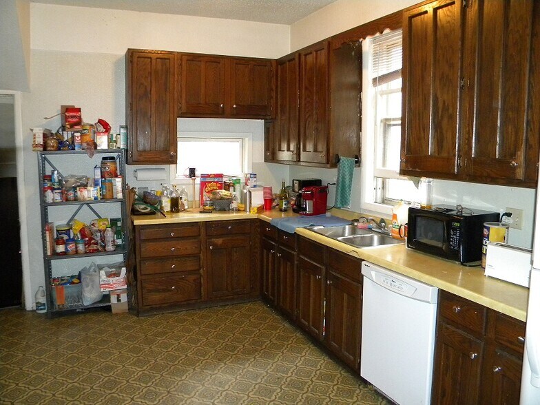 Building Photo - 1203 8th St SE