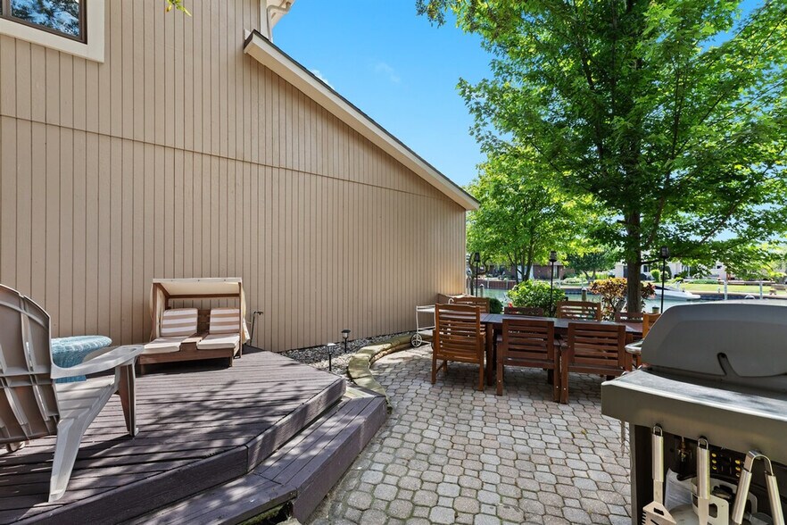 Building Photo - 41641 Belvidere St