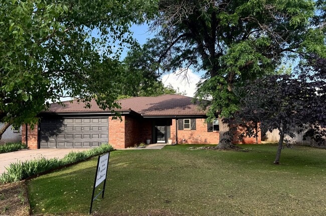 Building Photo - 3703 Montague Dr