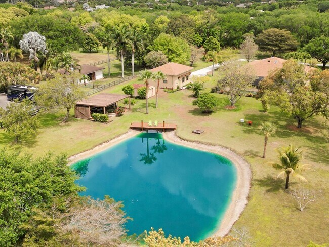 Building Photo - 10735 Lantana Rd