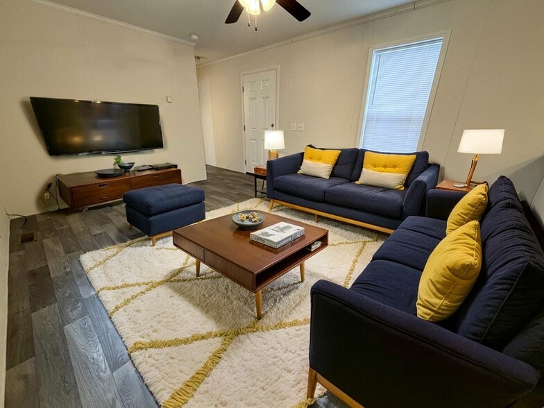 Building Photo - 15323 Enchante Dr