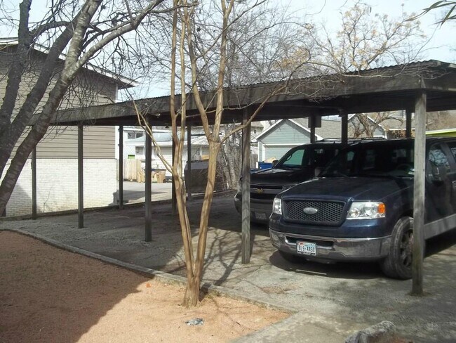 Building Photo - 706 W 34th St