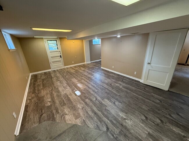 Building Photo - 2020 N 61st St