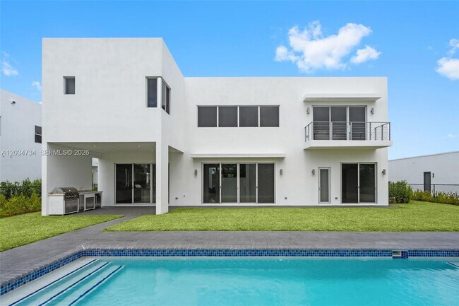 Building Photo - 16710 Botaniko Dr N