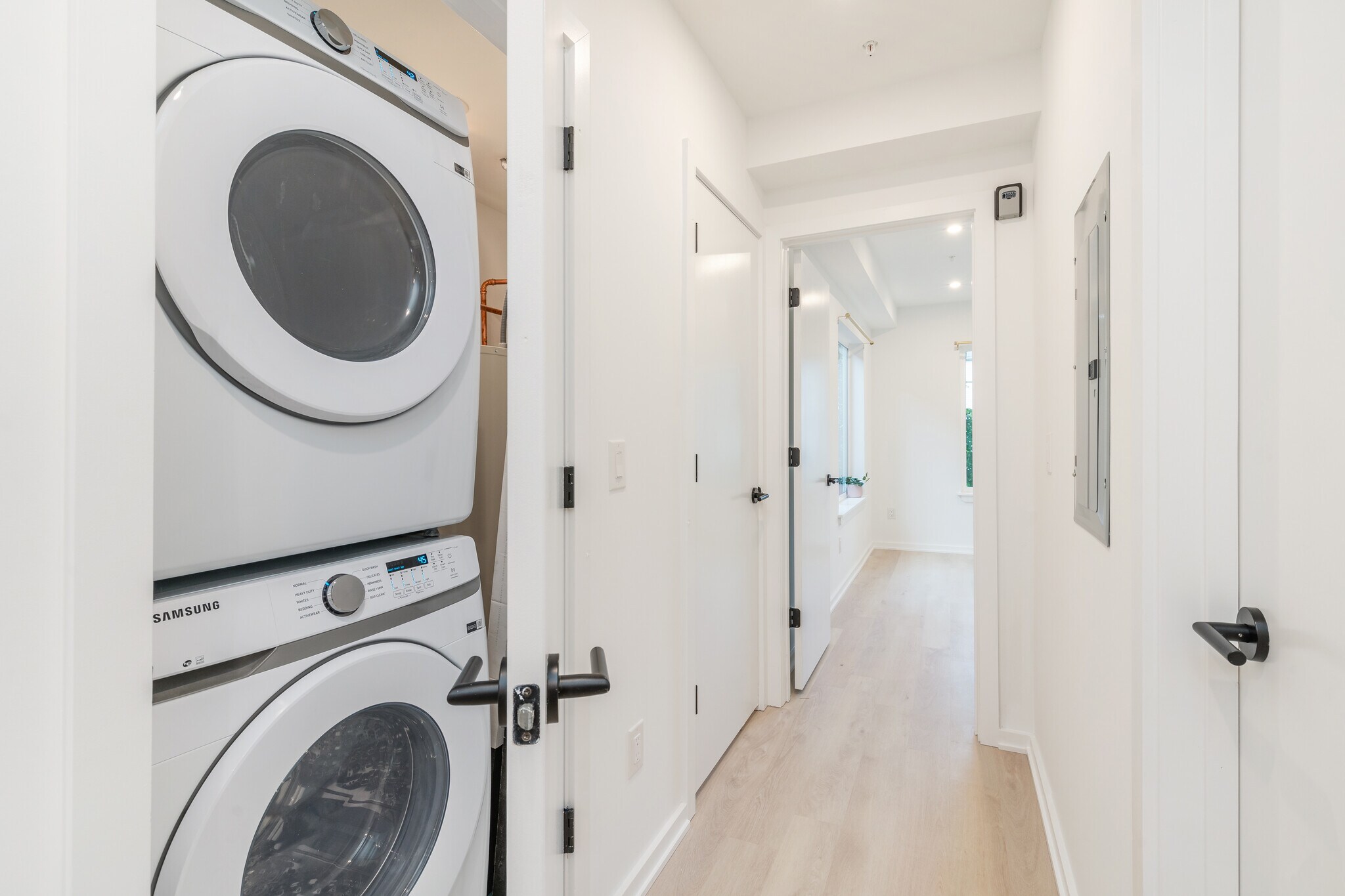 Building Photo - 1627 Fontain St