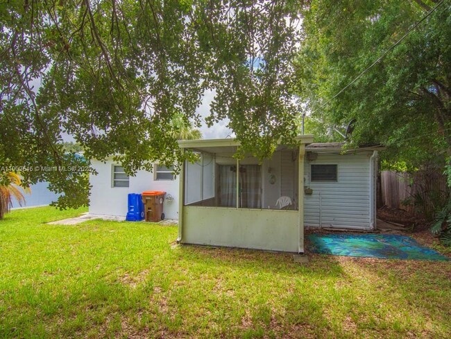 Building Photo - 1650 5th Ave